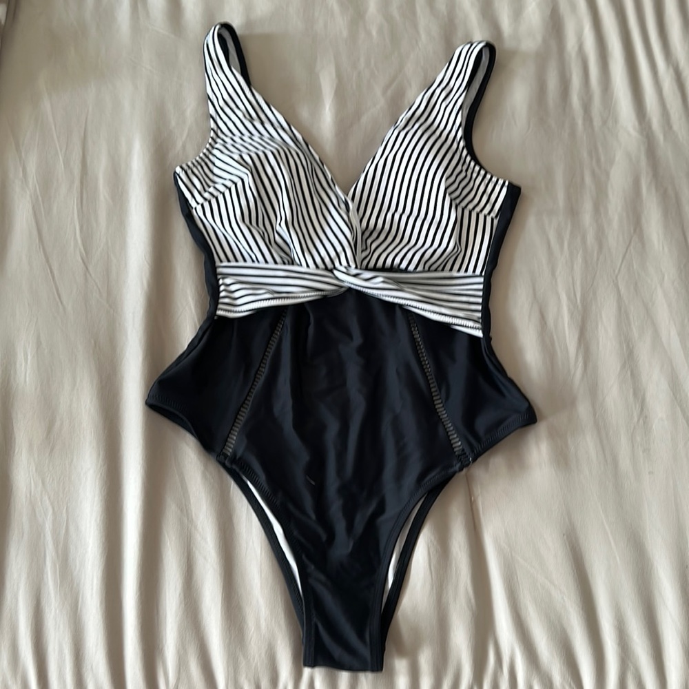 Cupshe one piece bathing suit